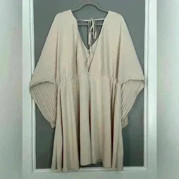 Boohoo Batwing Pleated Skater Dress (310) - Picture 4 of 10